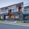 New Lux Townhome 6 mins to DT Rooftop Sleeps 12