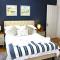 Spacious 4BR house, 2 en suites with garden & on-site parking