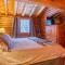 Family-Focused & Pet-Friendly Log Cabin with 4BR 2BA Sleeps 10 - Bethlehem