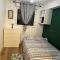 The GREEN HOUSE , grand parking, proche gare, jardin, jacuzzi