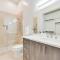 Snappy loft style 2BR I Gym I Parking I Workspace - دالاس
