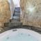 19 White Luxury Suite with Jacuzzi by Wonderful Italy