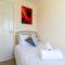 Derby Mandarin 3 Bedroom Apartment with Garden and Parking