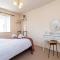 Derby Mandarin 3 Bedroom Apartment with Garden and Parking
