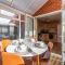 Derby Mandarin 3 Bedroom Apartment with Garden and Parking