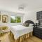 Crystal City Charm 2BR Free Parking 304
