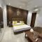 THE LUXURY PLATINUM INN --Luxury Deluxe Rooms -- Chandigarh Road - Ludhijána
