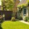 Graziers Cottage - character Cotswold cottage with inglenook, parking and pub nearby