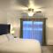 Bridge Inn Tomahawk - Suite 101, Kitchen, 1 Kind Size Bed, 2 Futons, Walkout, River View - Tomahawk