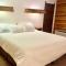Bridge Inn Tomhawk - 2nd Floor, 1 King Size Bed, Balcony, River View - توماهوك