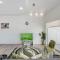 Contemporary 2BR I Gym I Parking I Workspace - دالاس