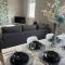Spacious, bright 2 bed flat with 1 S/king bed.