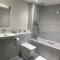 Spacious, bright 2 bed flat with 1 S/king bed.
