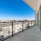 Snazzy loft style 2BR I Gym I Parking I Workspace - دالاس