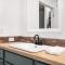 Petit Paradis Studio with hot tub