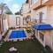 Suite with pool view - Sheikh Zayed