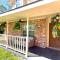 Country Getaway 4 Bedroom Resort in 10 Acre Lot