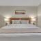 Beachy 3BD Bungalow One Block from Scenic Walkway - أوك آيلاند