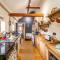 Samphire Cottage by Big Skies Cottages