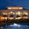 Elegant Poolside Penthouse w Private Elevator - 科洛阿