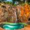 Elegant Poolside Penthouse w Private Elevator - 科洛阿