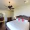 Elegant Poolside Penthouse w Private Elevator - 科洛阿