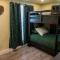 StockYards! Less than 4 minutes-Sleeps 8-Lee House