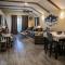 StockYards! Less than 4 minutes-Sleeps 8-Lee House