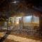 StockYards!-1 block away ! Cowboy Cottage sleeps 9