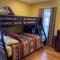 StockYards!-1 block away ! Cowboy Cottage sleeps 9