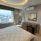 Crescent of the Lake Luxury Apartment