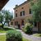 Villa Fiore nel Borgo d’Arte Novilara by Yohome