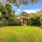 Spacious 3+2BR* house secluded in leafy gardens - Glen Waverley