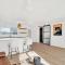 Serene Modern Home Backdoor with great WiFi, games, movies, patio seating and bbq Easy Access to North Joshua Tree National Park in 10 minutes - تونتي ناين بالمز