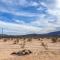 Serene Modern Home Backdoor with great WiFi, games, movies, patio seating and bbq Easy Access to North Joshua Tree National Park in 10 minutes - تونتي ناين بالمز