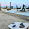 Serene Modern Home Backdoor with great WiFi, games, movies, patio seating and bbq Easy Access to North Joshua Tree National Park in 10 minutes - تونتي ناين بالمز