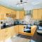 Tanglewood Close, 3 Bedroom house, Abergavenny with private parking,