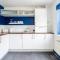 Sapphire Retreat - Central Location - Free Parking, FastWiFi and Smart TV by Yoko Property