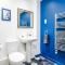 Sapphire Retreat - Central Location - Free Parking, FastWiFi and Smart TV by Yoko Property
