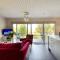 2 bedroom lodge with stunning loch mountain views