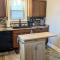 Modern Quiet 1BR Desk and Fenced Yard by DT Moline - Moline