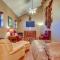 Cozy Strawn Cabin with Pool Access - Near Lake! - Strawn