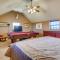 Cozy Strawn Cabin with Pool Access - Near Lake! - Strawn