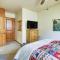 4 Mi to Snow Summit Cabin with Mtn Views and Decks