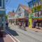 Cozy Retreat on Commercial Street for 2