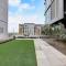Luxury 2BR Rooftop Pool Austin by Barclé