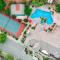 Coral Springs B8 Sleeps 8, Beautiful Complex Amenities with Pool and Private BBQ Grill