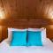 TREMBLANT Accès LAC et rivière SPA BILLARD FOYER Jaccuzi fireplace pool table lake and river access