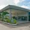 ALL BRAND-NEW Waterfront-Pool, Tiki Bar, Gym
