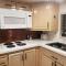 Odysea Ocean Cabin 26 w Jacuzzi & Modern Decor